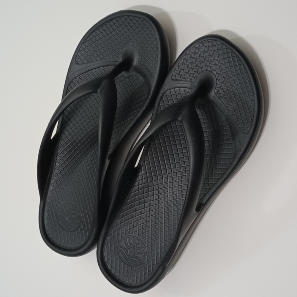 NWOT Freewaters Cloud9 Ultra Bliss EVA Foam Flip Flop Arch Support Sandals